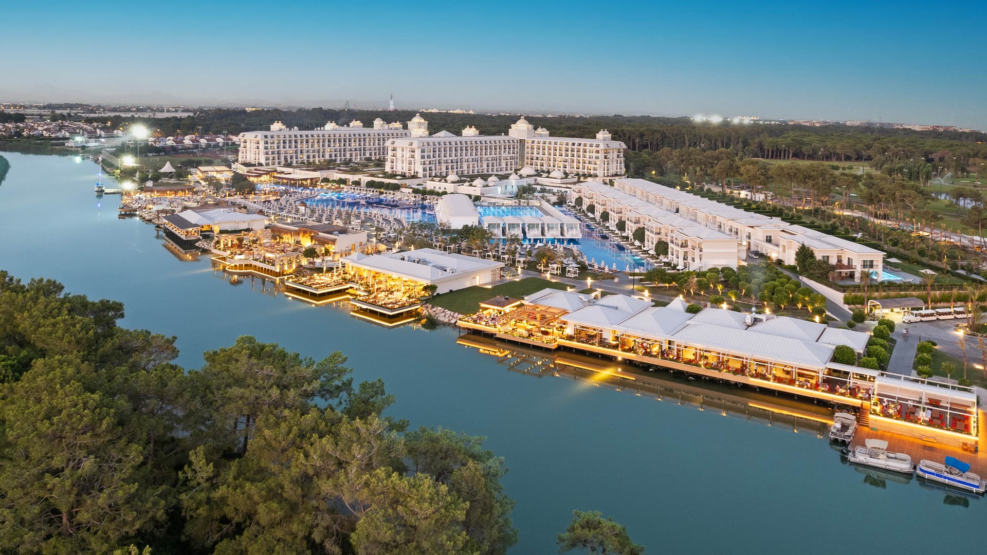 TITANIC DELUXE BELEK